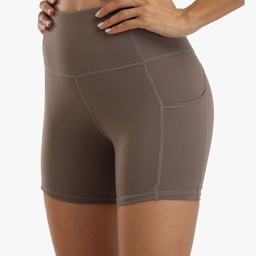 Women's Short Yoga Side Pockets High Waist Running Shorts 4" Light Brown L